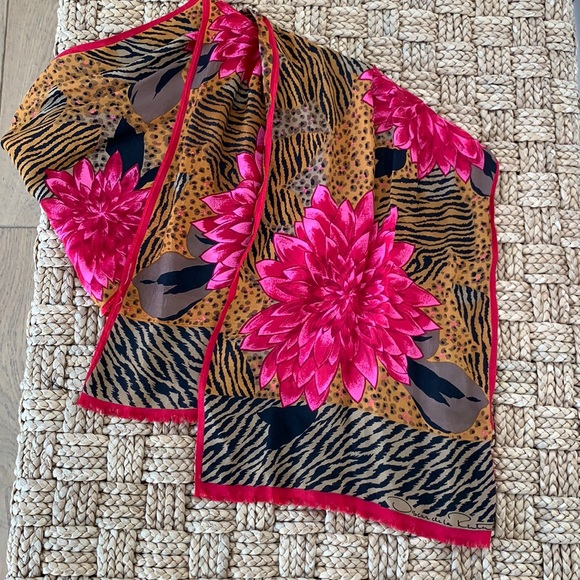 Oscar de la Renta Accessories - Oscar de la Renta silk animal flower print scarf